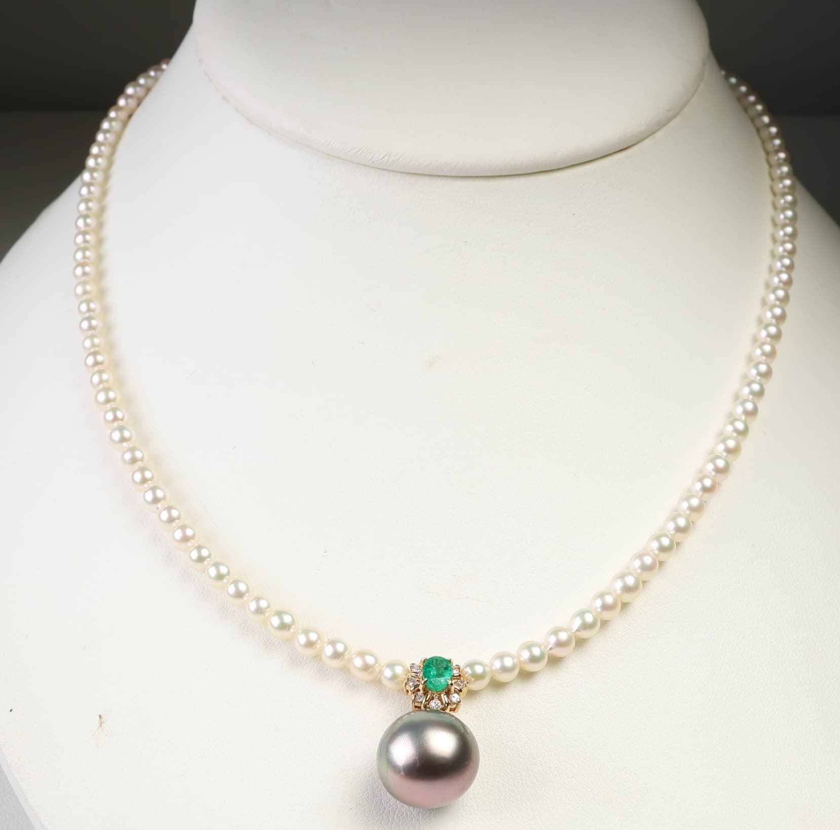 18K Gold Emerald Diamond & PEARL Pendant White Pearl Strand Necklace jewelry auction at Alighieri's